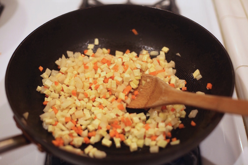 cooking-fried-rice-03-sautee-vegetables