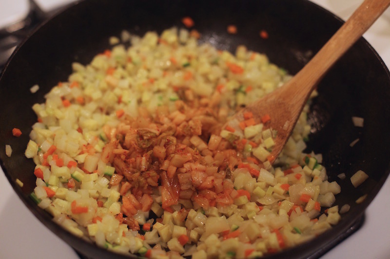 cooking-fried-rice-07-add-kimchi