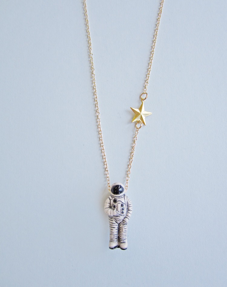 astronaut_necklace_2